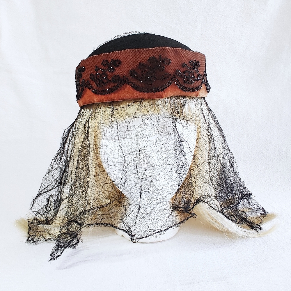 1930s Pill Bottle Hat Crushed Velvet Hat, Black Crinoline Veil, Vtg Pillbox Hat